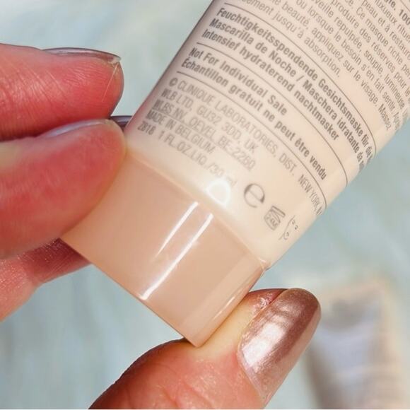 Clinique Moisture Surge Overnight Mask Mini Set of 2 - Picture 3 of 3